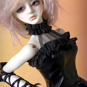 Model_Girl Leather Skirt