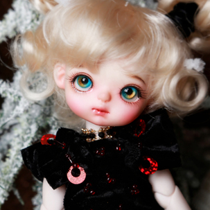 ISIA_TINY DOLL